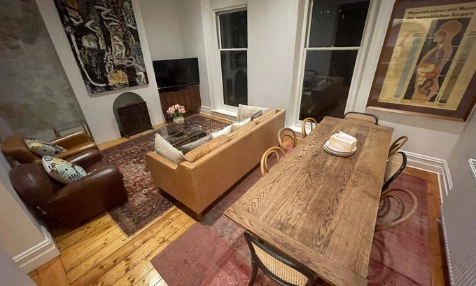 South Melbourne House | South Melbourne Terrace on Emerald Hill Luxe accommodation,parking walk to CBD