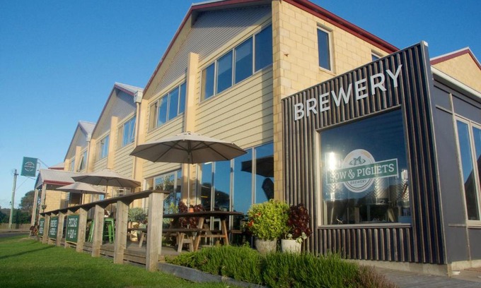 Port Campbell Hostel | Sow and Piglets Guesthouse