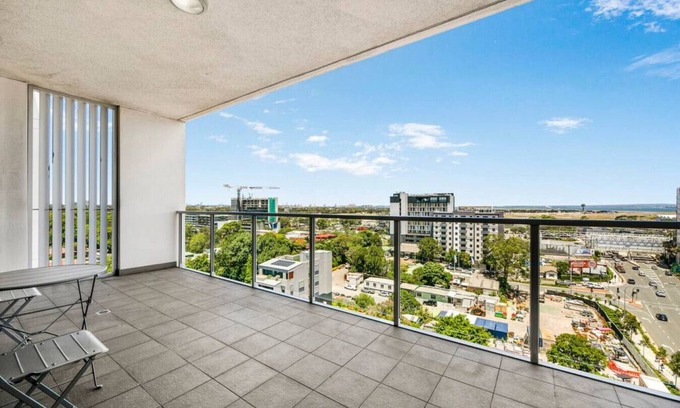 Mascot Apartment | Spacious 2 beds Apt near Airport