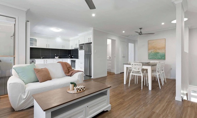 Maroochydore House | Spacious 3BR Townhouse Pet Friendly Shops Nearby