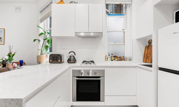 Kings Cross Apartment | Spacious Boutique Apartment in Beautiful Art Deco Block