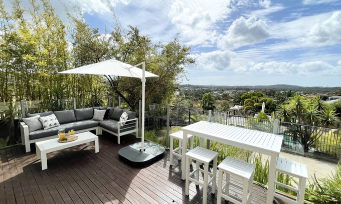 Pacific Pines House | Spacious home, big pool, great view near theme park