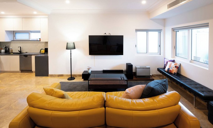 Eastlakes House | Spacious Luxury Home nr SYD Airport, CBD & Beaches