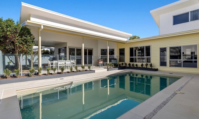 Kingscliff House | Splash House at Kingscliff - Pet Friendly with Pool