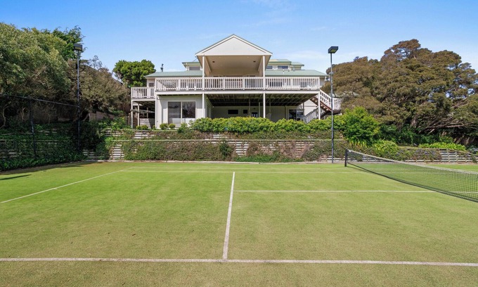 Mornington Peninsula House | ST PAULS SUPERB SORRENTO, 5 BEDROOM, TRI-LEVEL, TENNIS COURT, BEACH, VIEWS!
