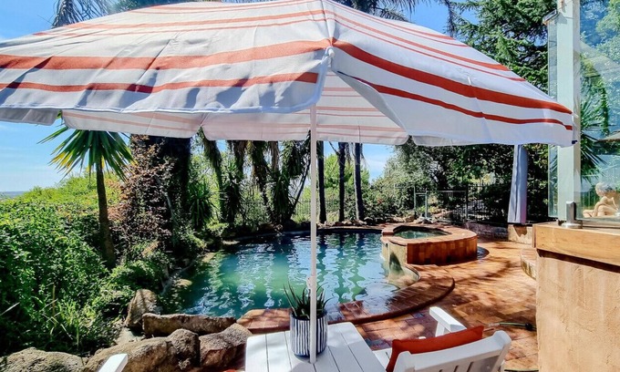 Turvey Park House | Stay at Beauty Point Wagga 4BDR 2BA w Pool and Views