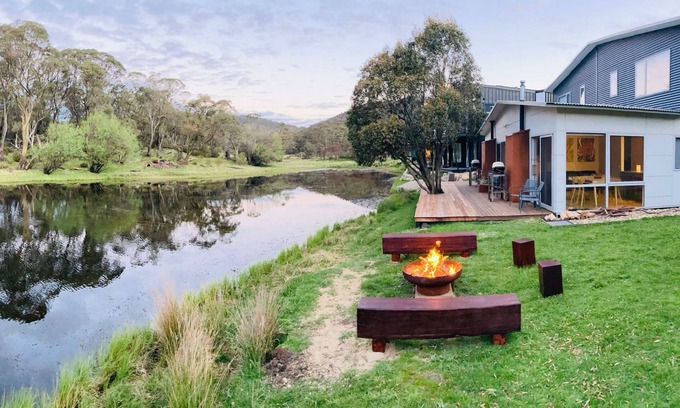 Crackenback Ski Chalet | Stillwater Chalet A - Amazing Lakefront 2BR Chalet l BBQ l Gym l Tennis l Indoor Pool