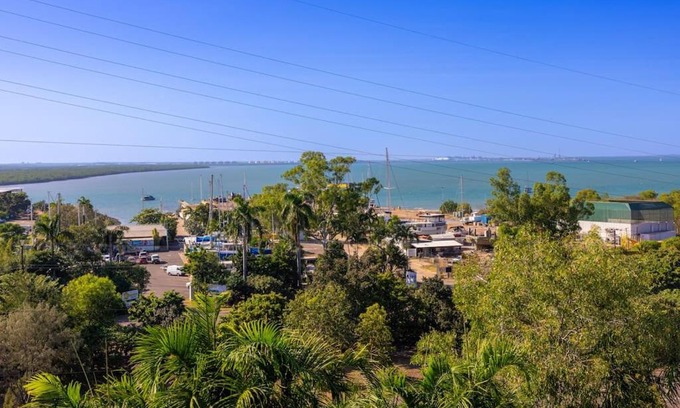 Stuart Park Apartment | Stunning 3-Bed with Sea View