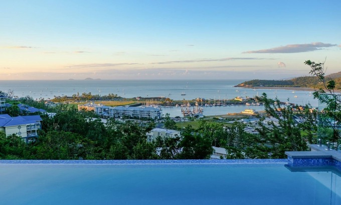 Airlie Beach House | Stunning 3 bedroom holiday home in Airlie Beach