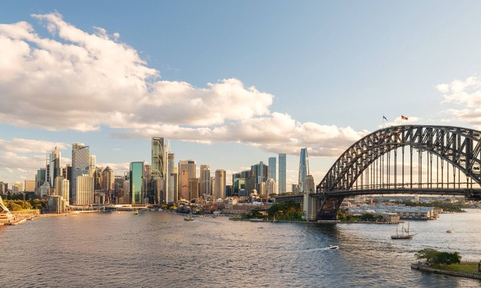 Kirribilli Apartment | Stunning Harbour View Retreat in Kirribilli with AC and free parking
