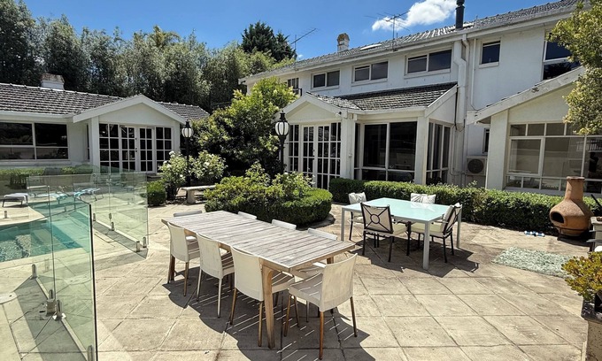 Templestowe House | Stunning White House Luxury Retreat in Templestowe
