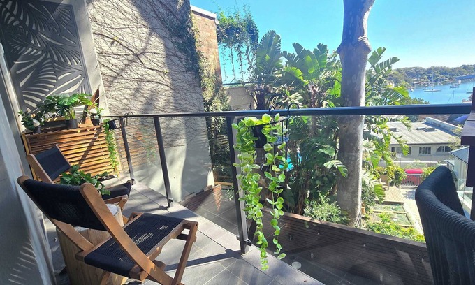 McMahons Point Apartment | Stylish 1-Bed escape with views across Berrys Bay