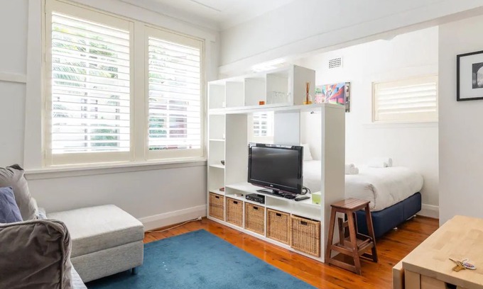 Kings Cross Apartment | Stylish Art Deco Studio In Rushcutters Bay