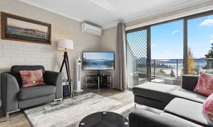 Jindabyne Apartment | Summit 11 - Modern 3BR Apartment l Stunning Lake Views l WiFi l BBQ l Air-Con