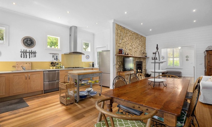 Sorrento House | SWEET ROSE COTTAGE, WALK TO SORRENTO BEACH FORESHORE, SUPERB LOCATION!