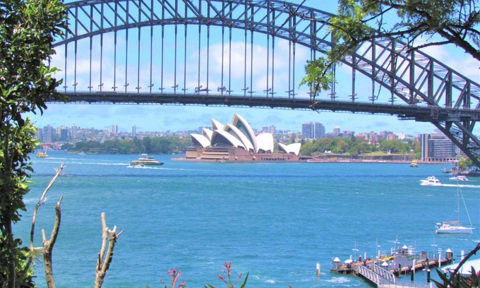 McMahons Point Apartment | Sydney Stage - Opera House & Harbour Bridge from Your Window