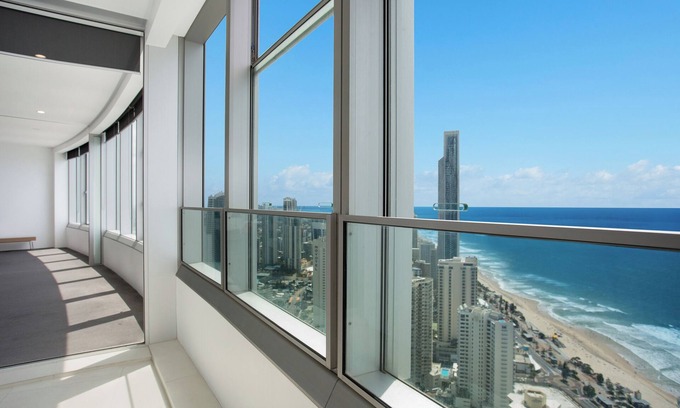 Surfers Paradise Apartment | Tallest Tower 4 Bedroom SkyHome 4703