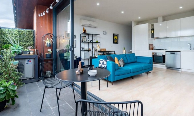 Windsor Apartment | The Avenue - 500m to Chapel St, 100m Trams