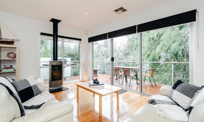 Ocean Grove House | The Lake House - Views over lake - walking track