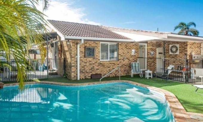 The Entrance House | The Manning Pool House