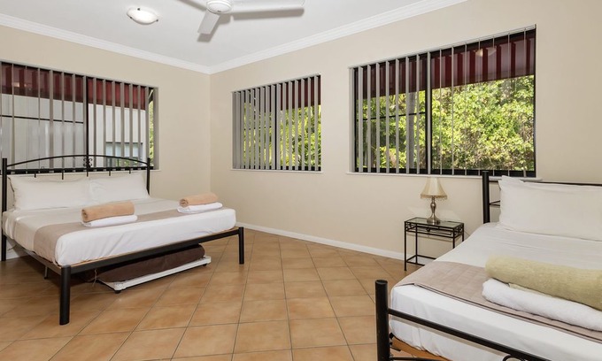 Yorkeys Knob Apartment | The Mediterranean Beachfront Comfort Apartment