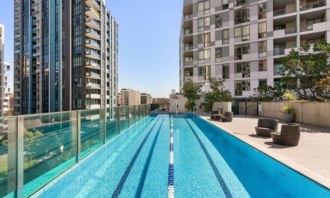 Wolli Creek Apartment | The Peak Resort style Balcony Abode in the Metro