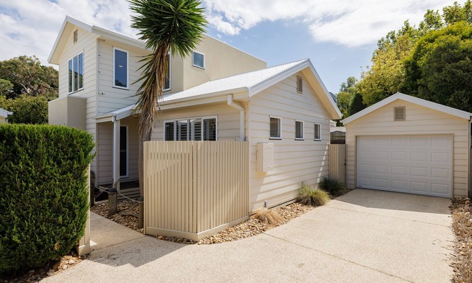 Silverleaves House | The Tides Silverleaves by Ready Set Stay