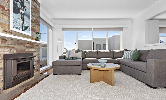 Frankston Apartment | Top Floor Beach Retreat Apartment