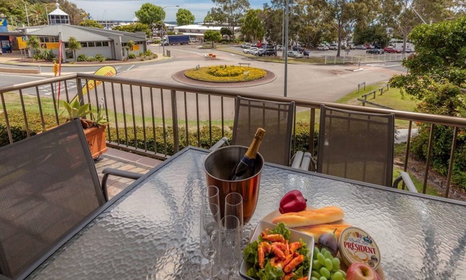 Nelson Bay Apartment | Tradewinds, 3/110 Victoria Pde- In the heart of Nelson Bay, walk to beach, marina & restaurants