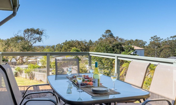 Culburra Beach House | Tranquil Views – Stay 3, Pay 2