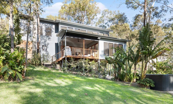 Murrays Beach House | Treescape by the Lake
