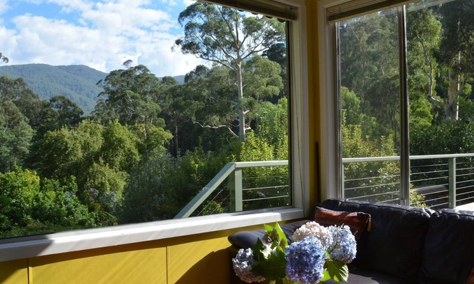 Warburton House | Twin Creek Cottage- a secluded forest retreat.