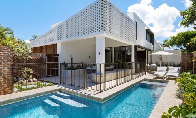 Suffolk Park House | Villa Alcorn