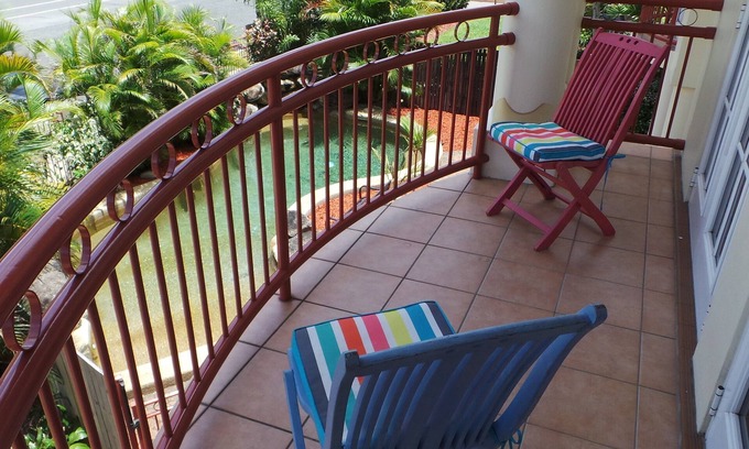 Cairns North Apartment | Walk to Cairns City! - Two Bed, Two Bath, Laundry, Pool