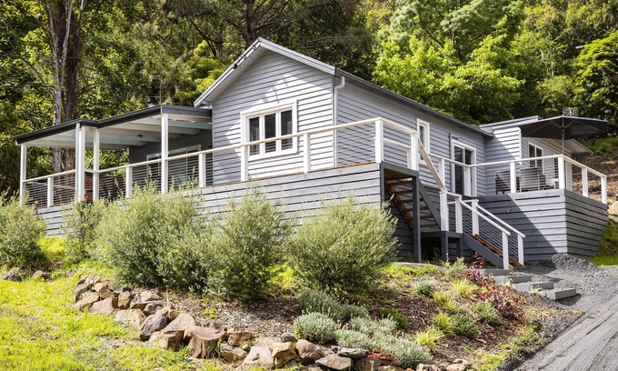 Warburton House | Warburton Digs, vista views in the heart of Warby