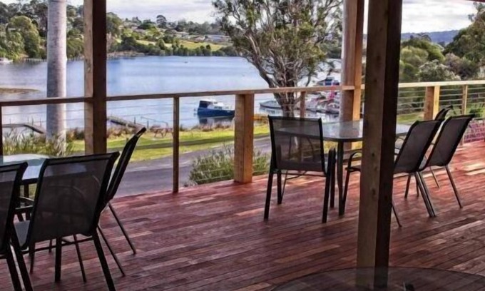 Mallacoota House | Waterside Unit 6 Mallacoota
