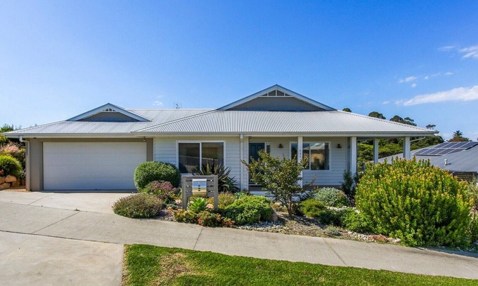 Lake Bunga House | Waves and Blossoms - Lake Bunga