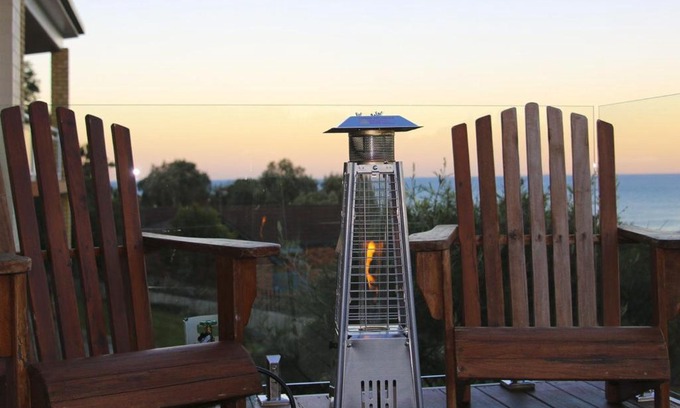 Gerringong House | Whale Watch for Four Gerringong