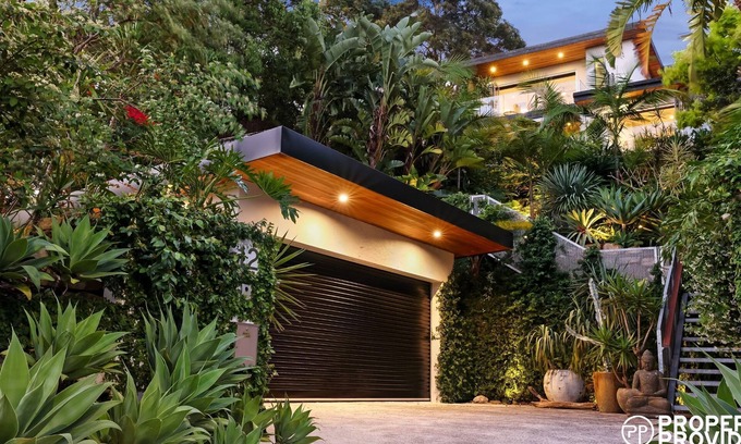 North Manly House | Zen Sanctuary Pet Friendly Executive Retreat in North Manly with Pool