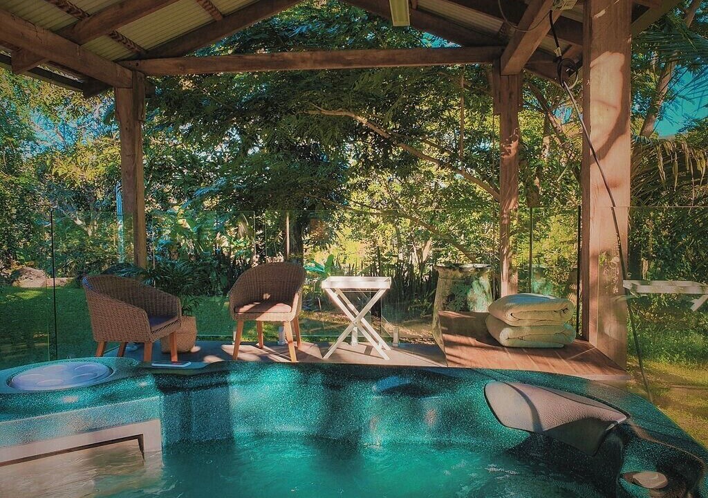 Palm Grove Cottage | RAINFOREST RETREAT, STONE COTTAGE w SPA - WHITSUNDAYS