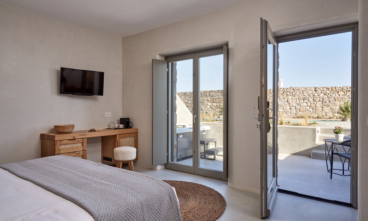 Paraga Hotel | IONIC Suites