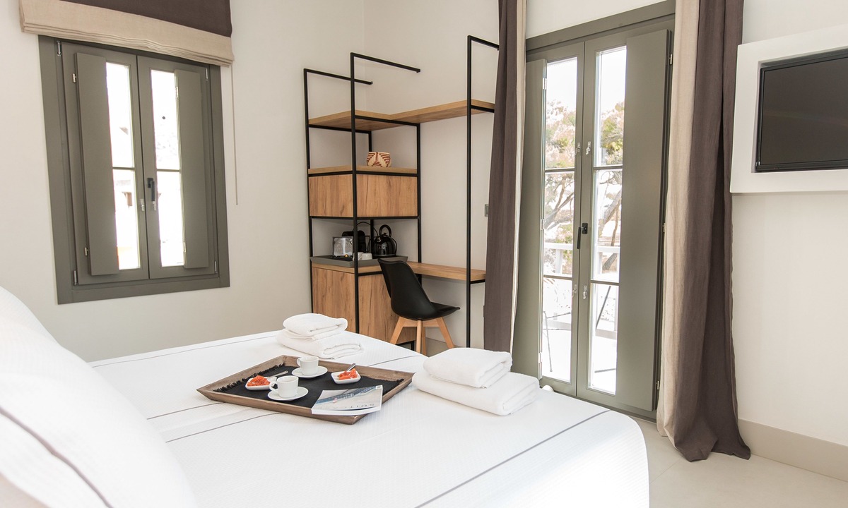 Parikia Hotel | Sandom