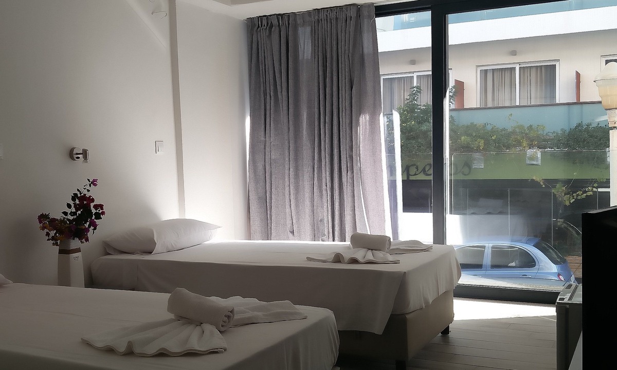 Rhodes Town Hotel | New York Hotel