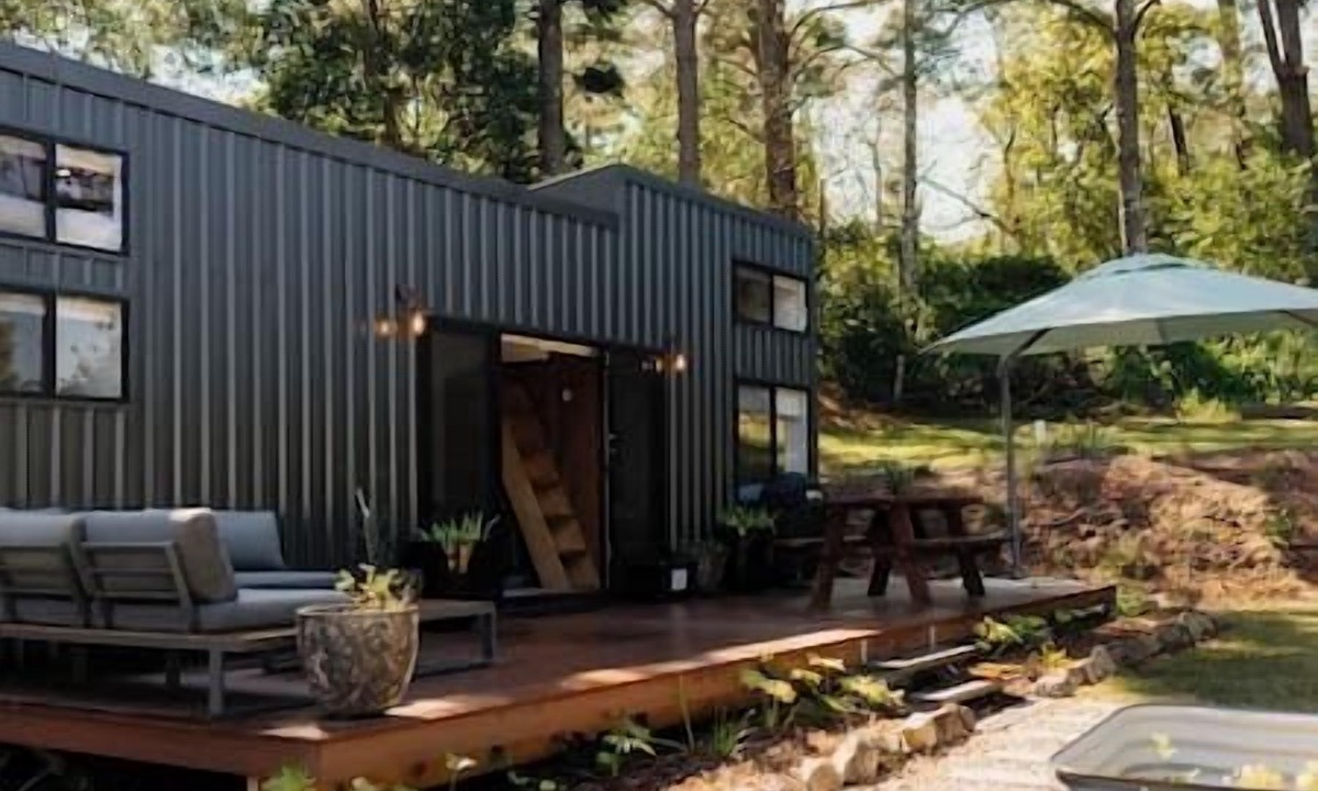 Montville House | Lavish Group Retreat. Pool Sauna Hair/makeup room!