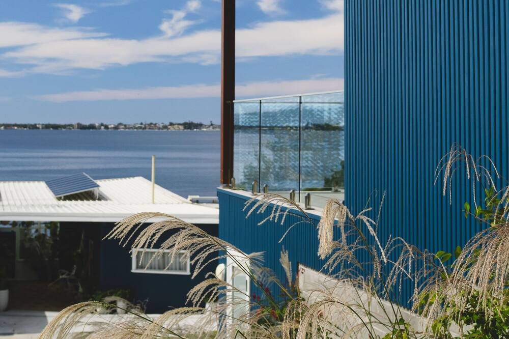 Lake Macquarie City Council Cottage | Welcome to Blue Bungalow, a 2 bedroom cottage with waterfront access.