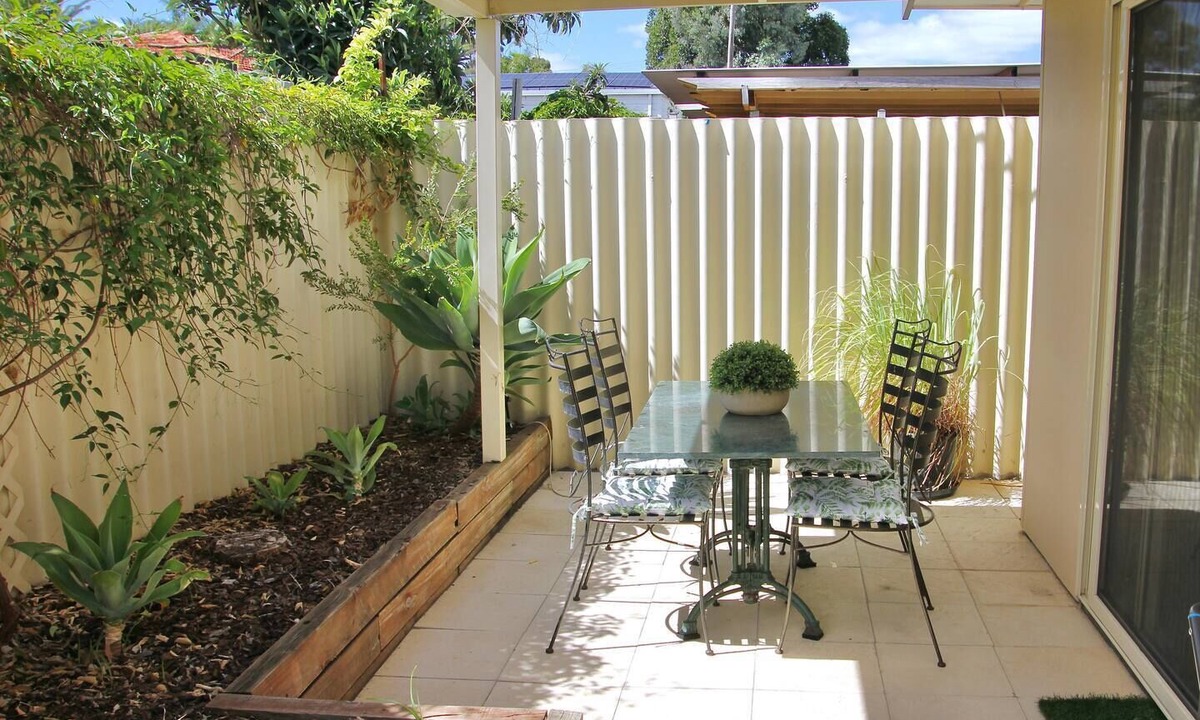 Thornlie Villa | Stylish Thornlie 2BR Escape