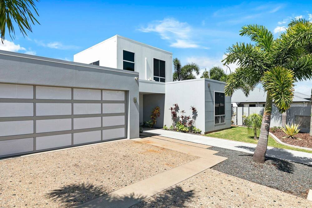 Kawungan House | Exquisite Manor on Davis