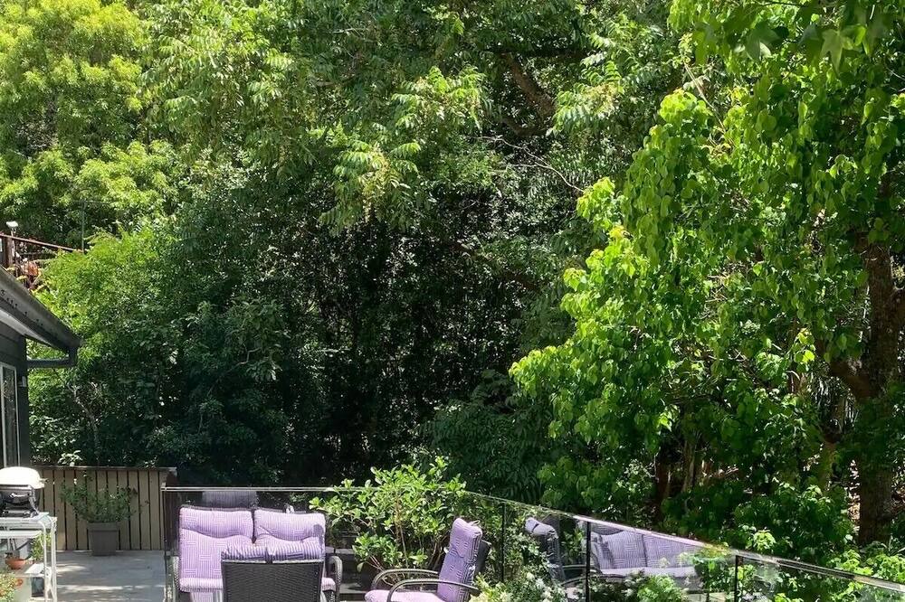 Point Clare House | Peaceful Surrounds Point Clare Pet friendly