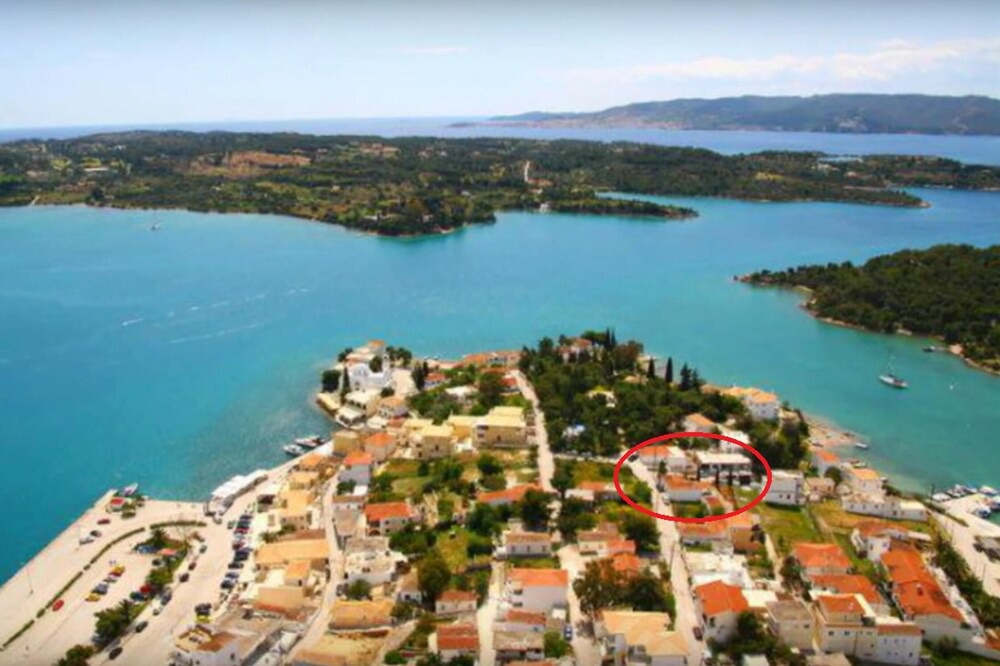 Porto Heli Apartment | Homerez - Studio for 2 ppl. with sea view, garden and terrace at Porto Heli