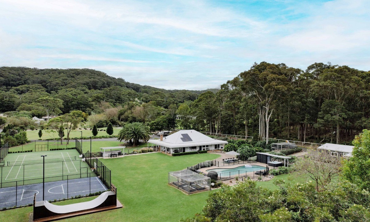Wamberal House | Secluded acerage with floodlit tennis and basketball courts, pool, firepit and beautiful homestead